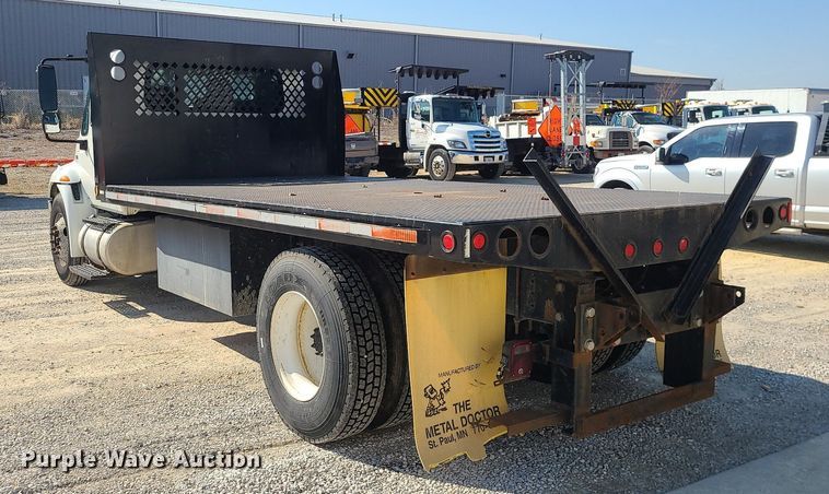 image for item DS7326 2013 International 4300 flatbed truck
