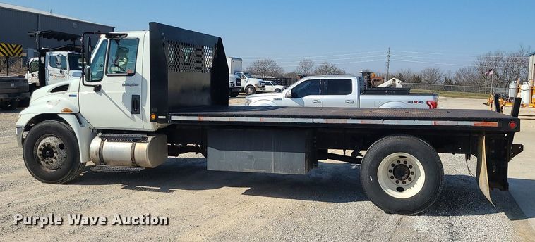 image for item DS7326 2013 International 4300 flatbed truck