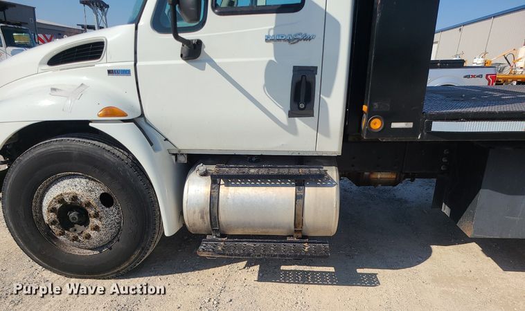 image for item DS7326 2013 International 4300 flatbed truck