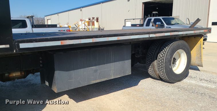 image for item DS7326 2013 International 4300 flatbed truck