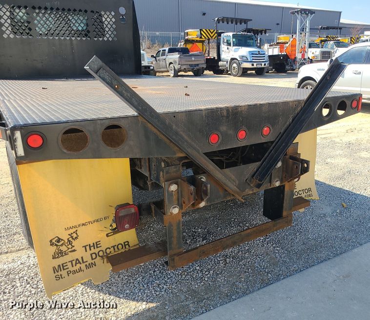 image for item DS7326 2013 International 4300 flatbed truck