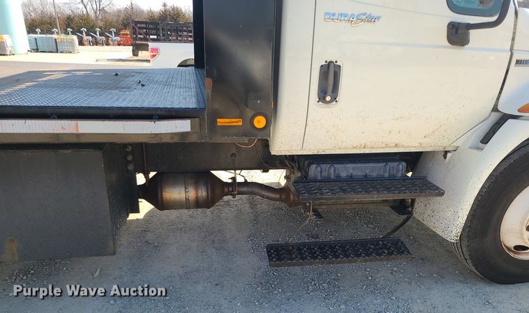 image for item DS7326 2013 International 4300 flatbed truck