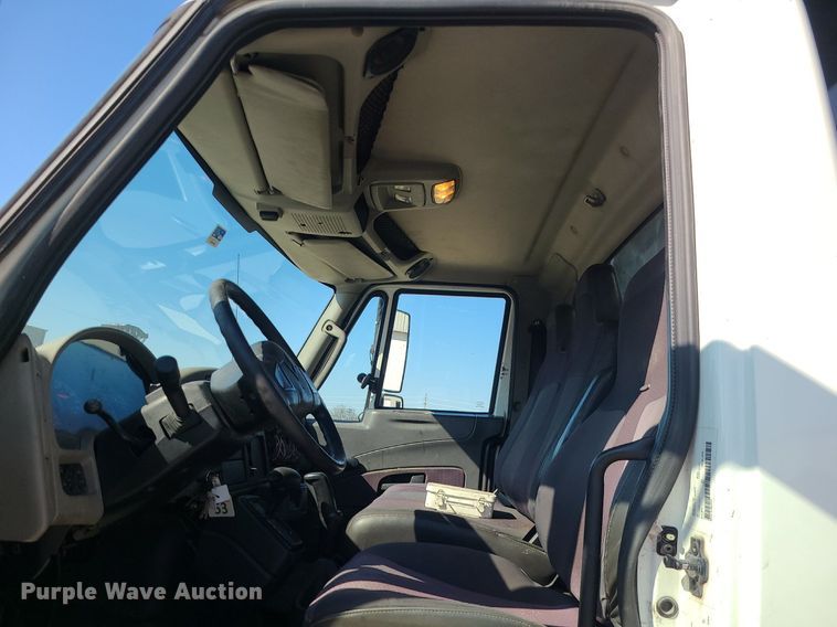 image for item DS7326 2013 International 4300 flatbed truck