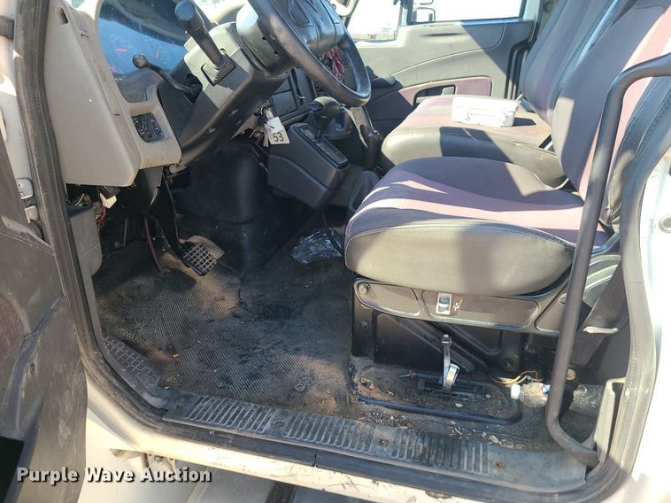 image for item DS7326 2013 International 4300 flatbed truck