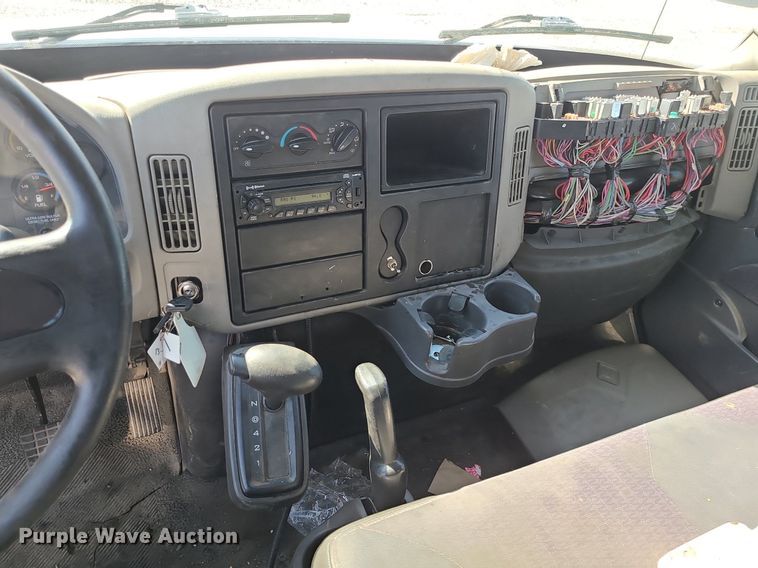 image for item DS7326 2013 International 4300 flatbed truck