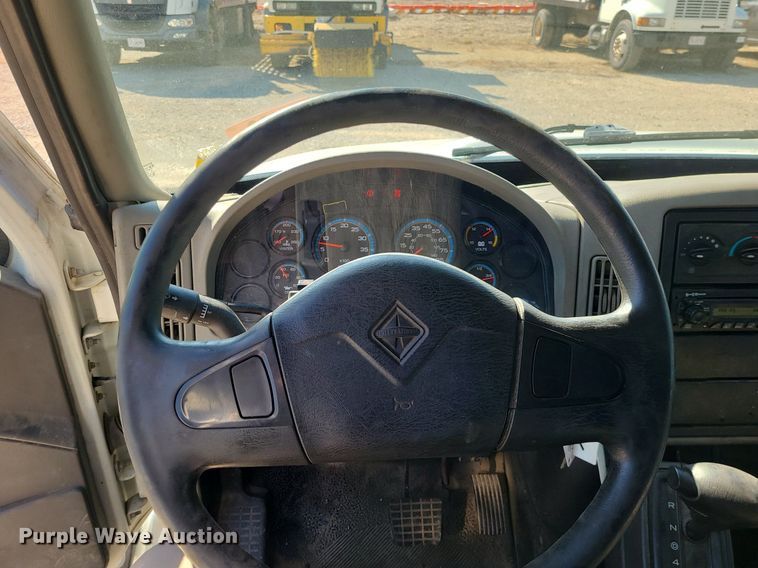 image for item DS7326 2013 International 4300 flatbed truck