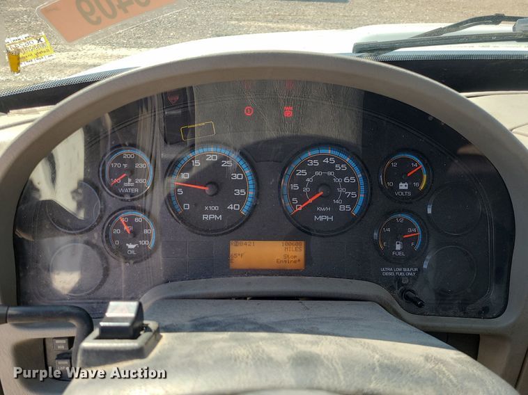 image for item DS7326 2013 International 4300 flatbed truck