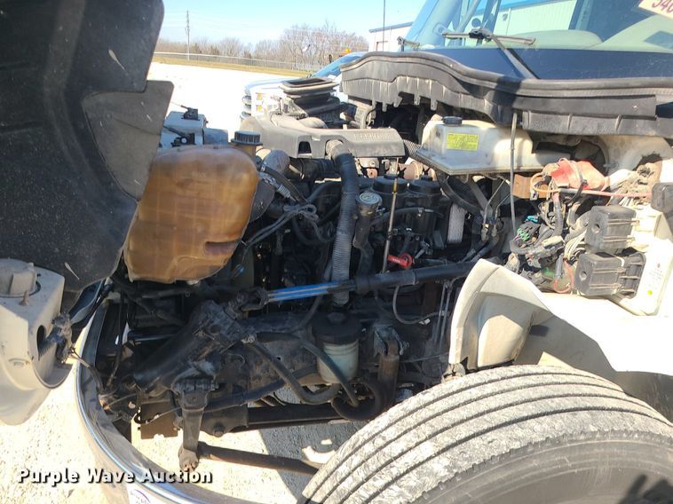 image for item DS7326 2013 International 4300 flatbed truck