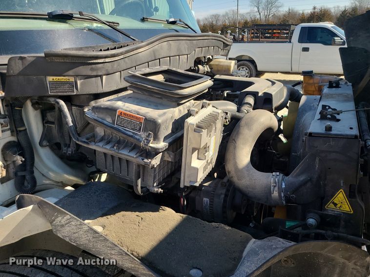 image for item DS7326 2013 International 4300 flatbed truck