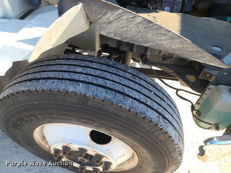 image for item DS7326 2013 International 4300 flatbed truck