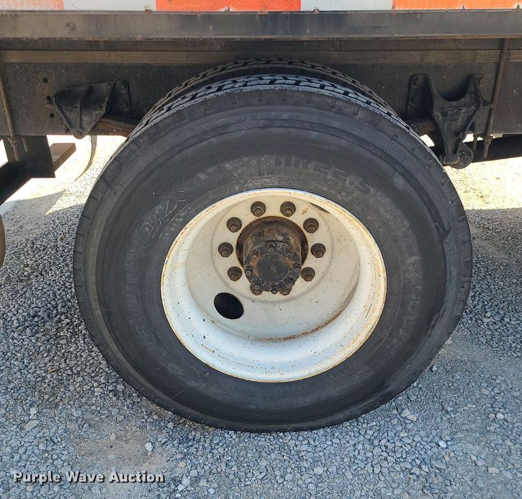 image for item DS7326 2013 International 4300 flatbed truck