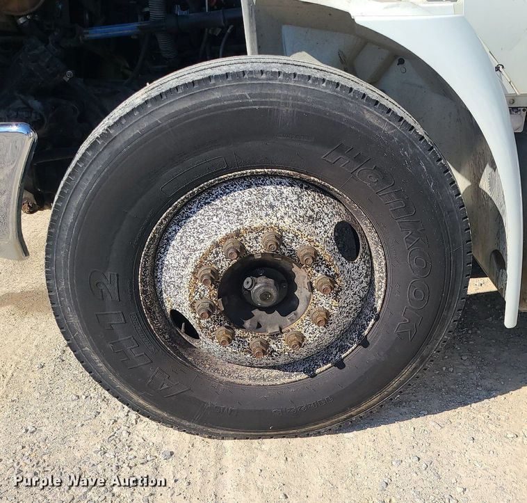 image for item DS7326 2013 International 4300 flatbed truck