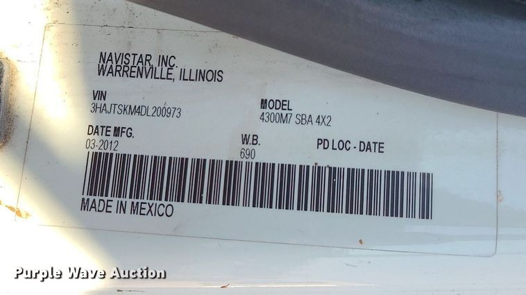 image for item DS7326 2013 International 4300 flatbed truck