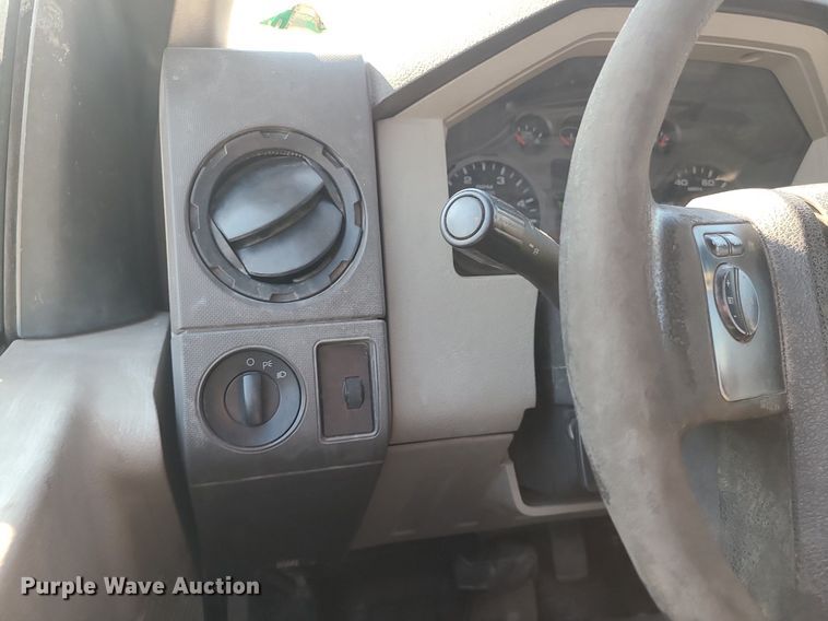 image for item DS7331 2008 Ford F550 flatbed truck