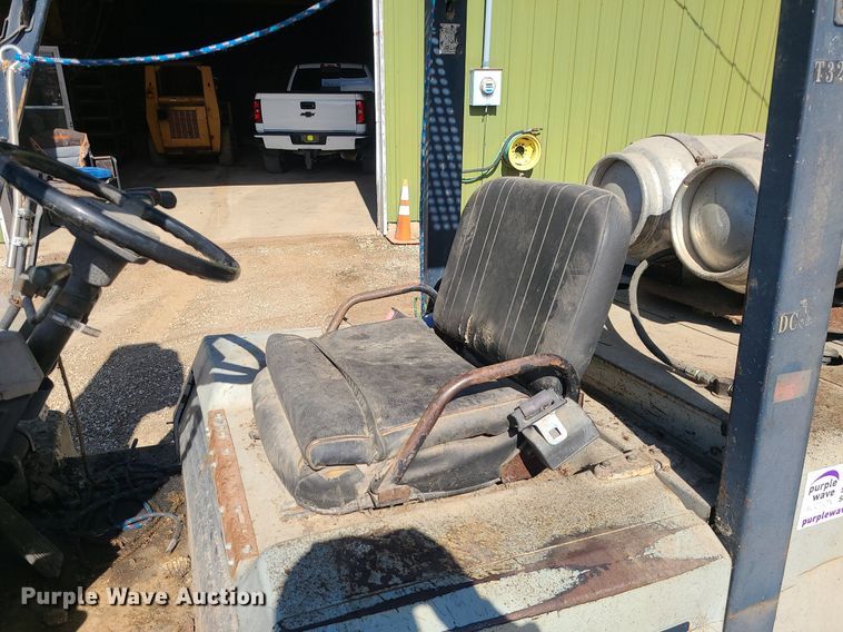 image for item DS7335 Komatsu FG45T-6 forklift