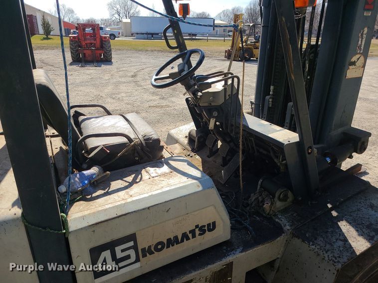image for item DS7335 Komatsu FG45T-6 forklift