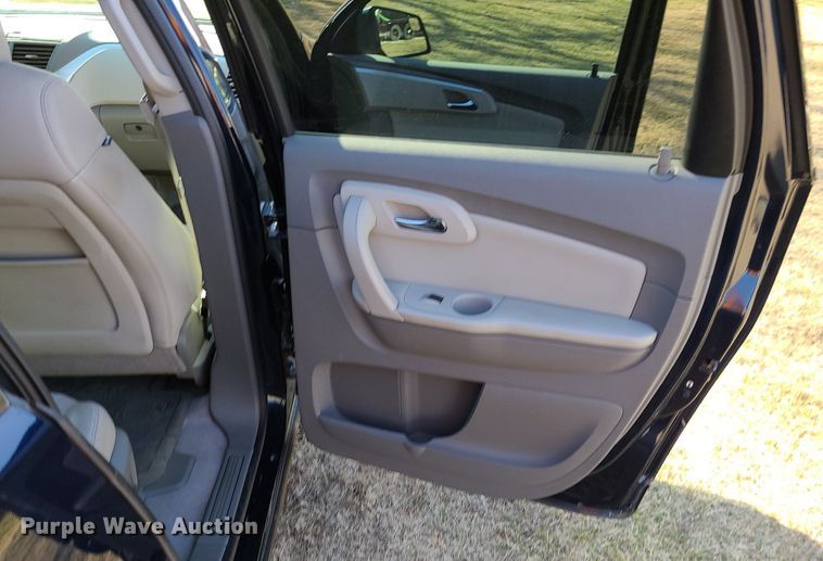 image for item DS7353 2011 Chevrolet Traverse LT SUV