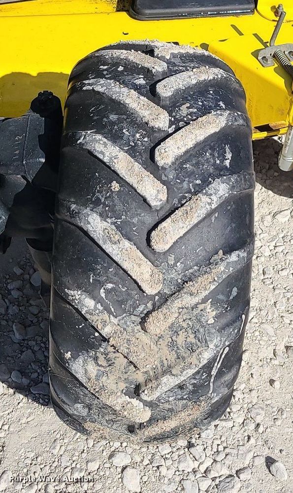 image for item DS7355 John Deere 2210 MFWD tractor