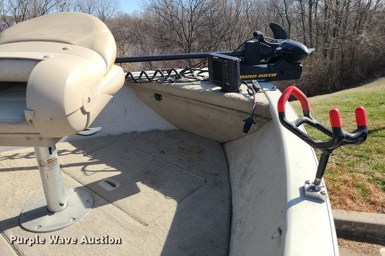 image for item DS7357 2003 Smokercraft Millenta 162 boat