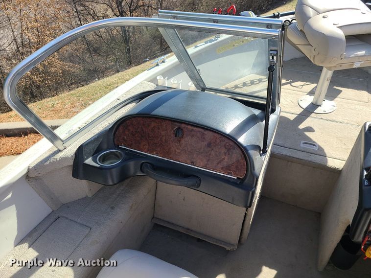 image for item DS7357 2003 Smokercraft Millenta 162 boat