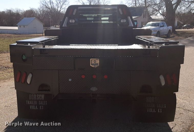 image for item DV9822 2012 Ford F550 Super Duty Crew Cab flatbed truck