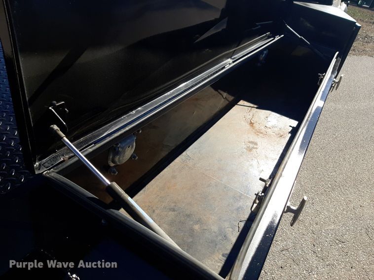 image for item DV9822 2012 Ford F550 Super Duty Crew Cab flatbed truck