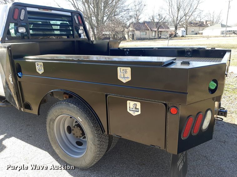 image for item DV9822 2012 Ford F550 Super Duty Crew Cab flatbed truck