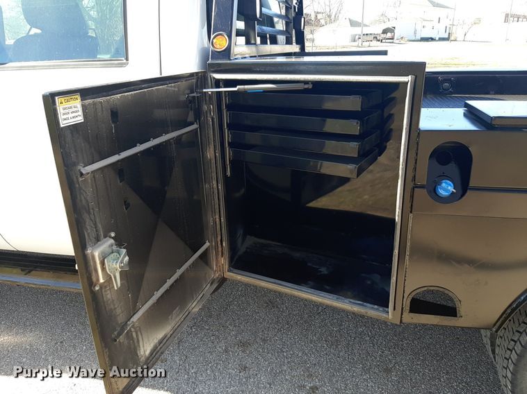 image for item DV9822 2012 Ford F550 Super Duty Crew Cab flatbed truck