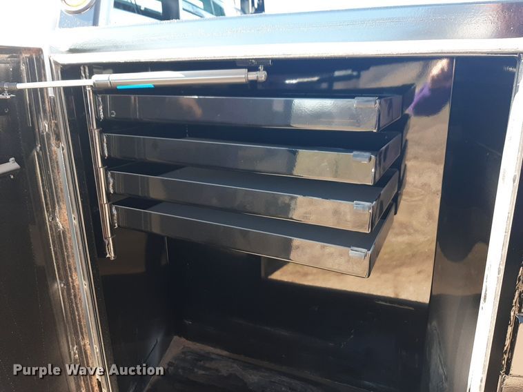 image for item DV9822 2012 Ford F550 Super Duty Crew Cab flatbed truck