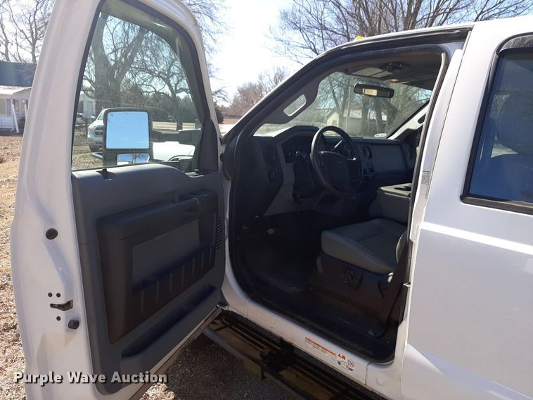 image for item DV9822 2012 Ford F550 Super Duty Crew Cab flatbed truck