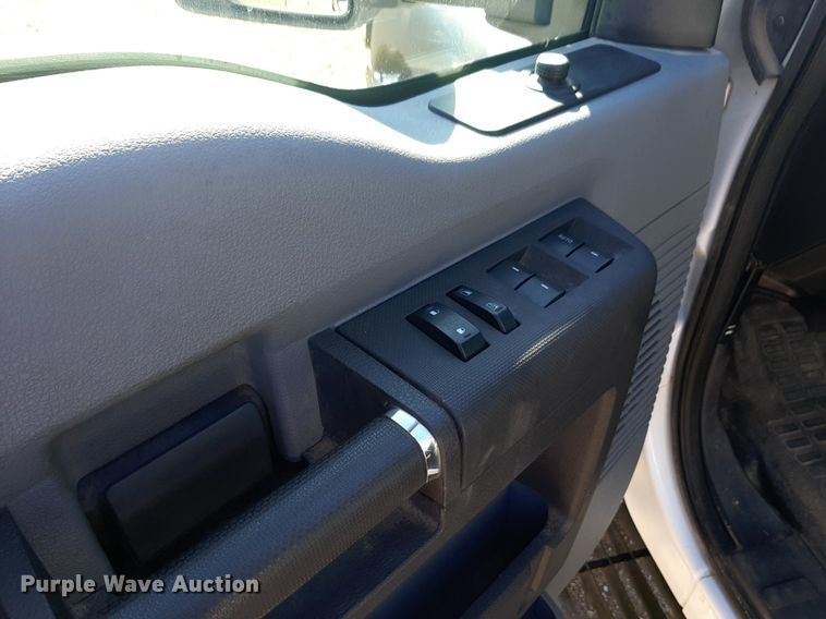 image for item DV9822 2012 Ford F550 Super Duty Crew Cab flatbed truck