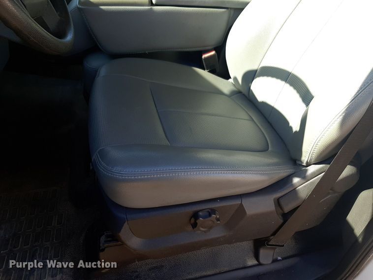 image for item DV9822 2012 Ford F550 Super Duty Crew Cab flatbed truck