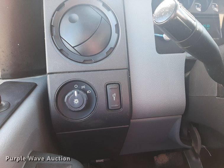 image for item DV9822 2012 Ford F550 Super Duty Crew Cab flatbed truck