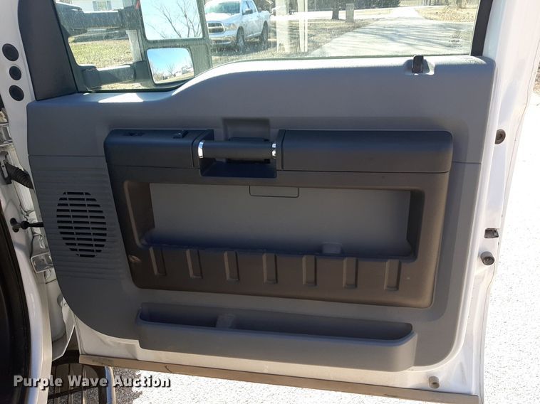 image for item DV9822 2012 Ford F550 Super Duty Crew Cab flatbed truck