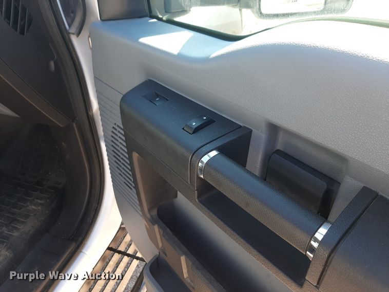 image for item DV9822 2012 Ford F550 Super Duty Crew Cab flatbed truck