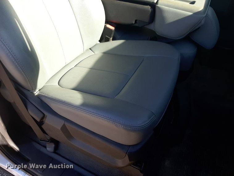 image for item DV9822 2012 Ford F550 Super Duty Crew Cab flatbed truck