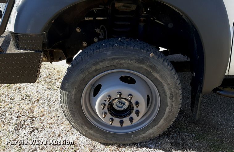 image for item DV9822 2012 Ford F550 Super Duty Crew Cab flatbed truck