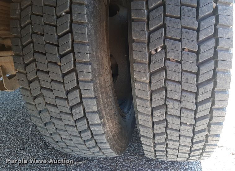 image for item DV9822 2012 Ford F550 Super Duty Crew Cab flatbed truck