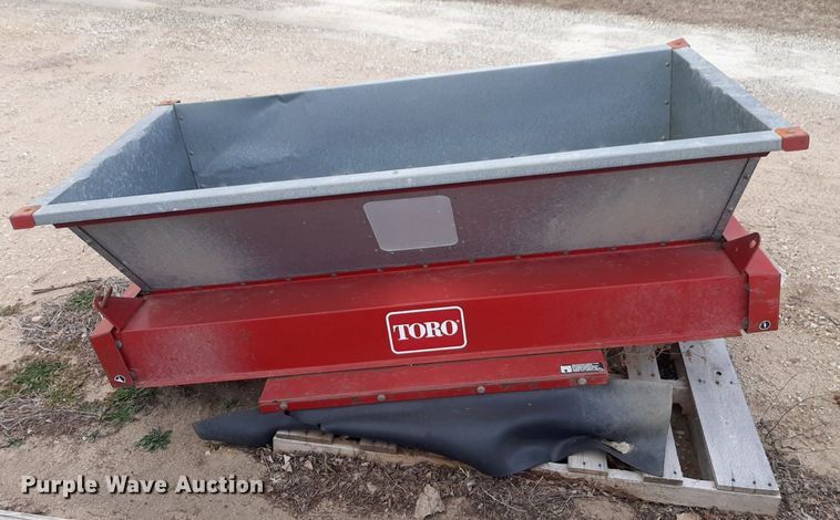 image for item DV9887 Toro 1800 top dresser