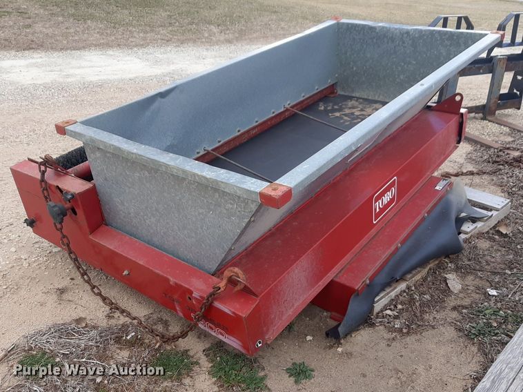 image for item DV9887 Toro 1800 top dresser
