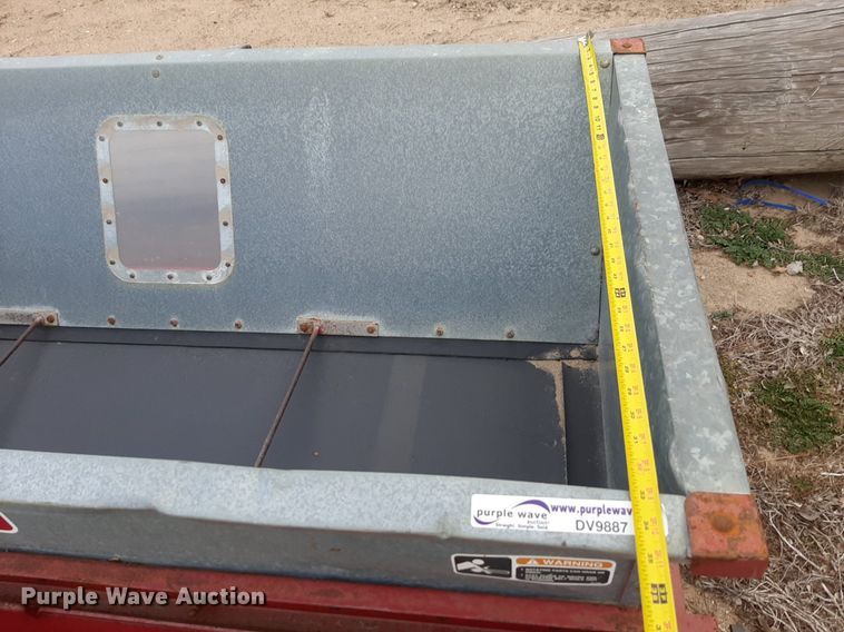 image for item DV9887 Toro 1800 top dresser