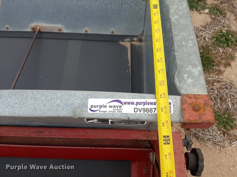 image for item DV9887 Toro 1800 top dresser