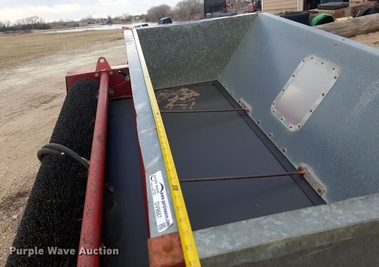 image for item DV9887 Toro 1800 top dresser