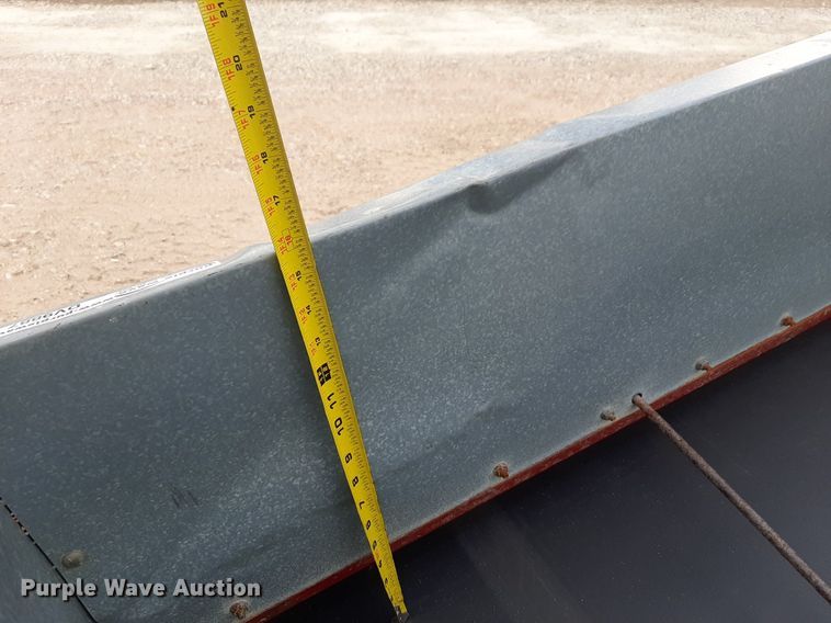 image for item DV9887 Toro 1800 top dresser