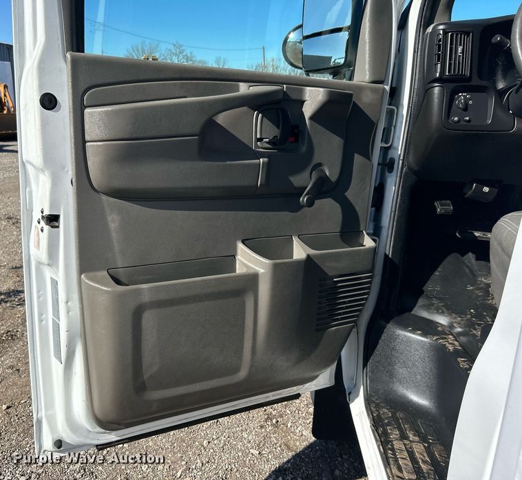 image for item EG1233 2007 Chevrolet  Express 3500 school bus