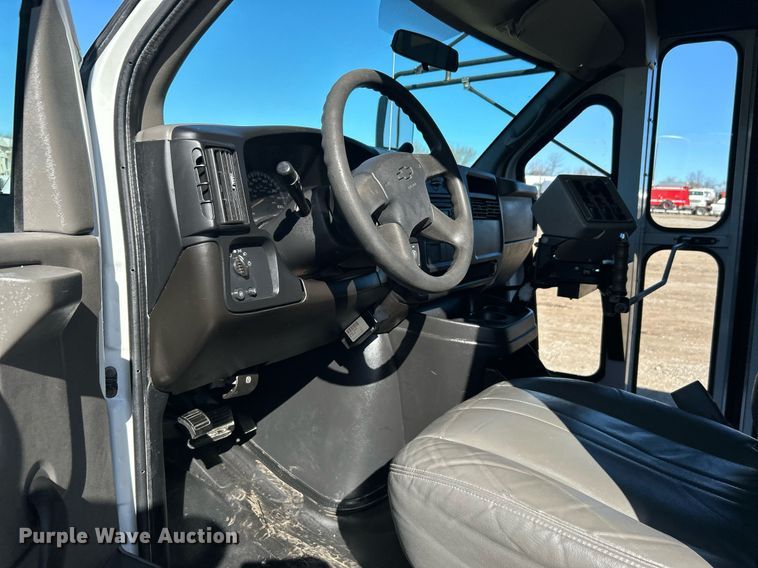 image for item EG1233 2007 Chevrolet  Express 3500 school bus