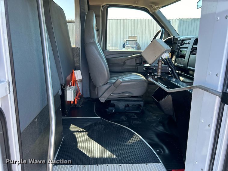 image for item EG1233 2007 Chevrolet  Express 3500 school bus
