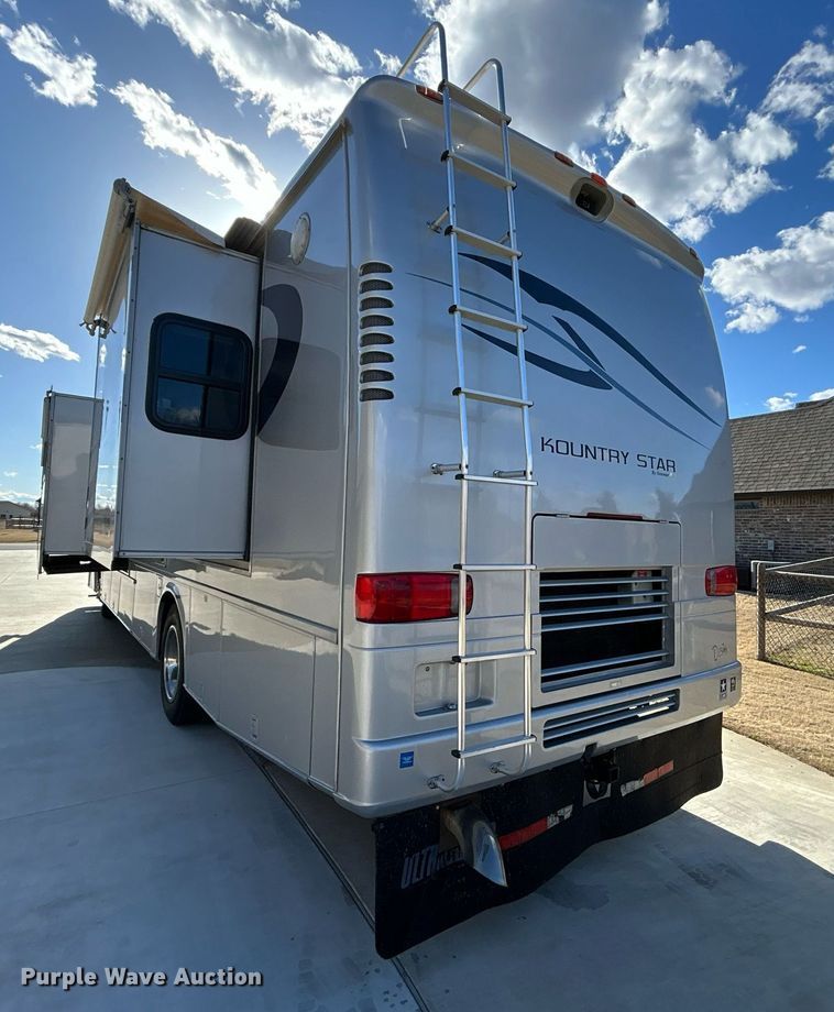image for item EG1249 2004 Newmar Kountry Star RV