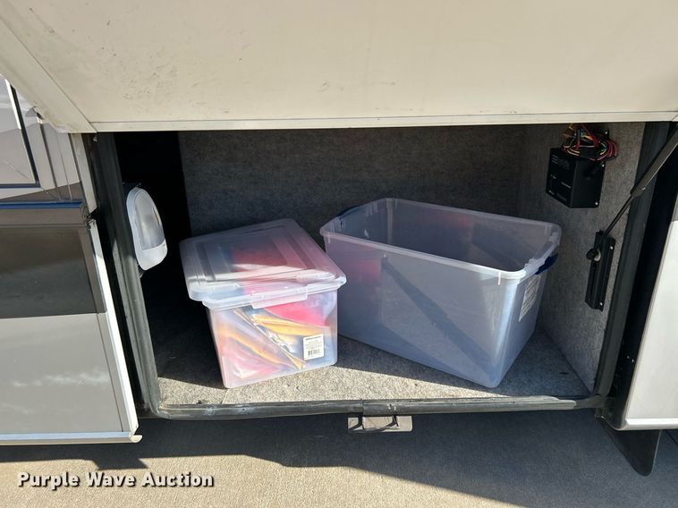 image for item EG1249 2004 Newmar Kountry Star RV