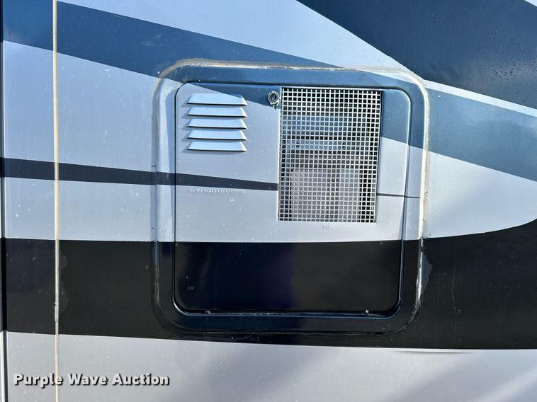 image for item EG1249 2004 Newmar Kountry Star RV